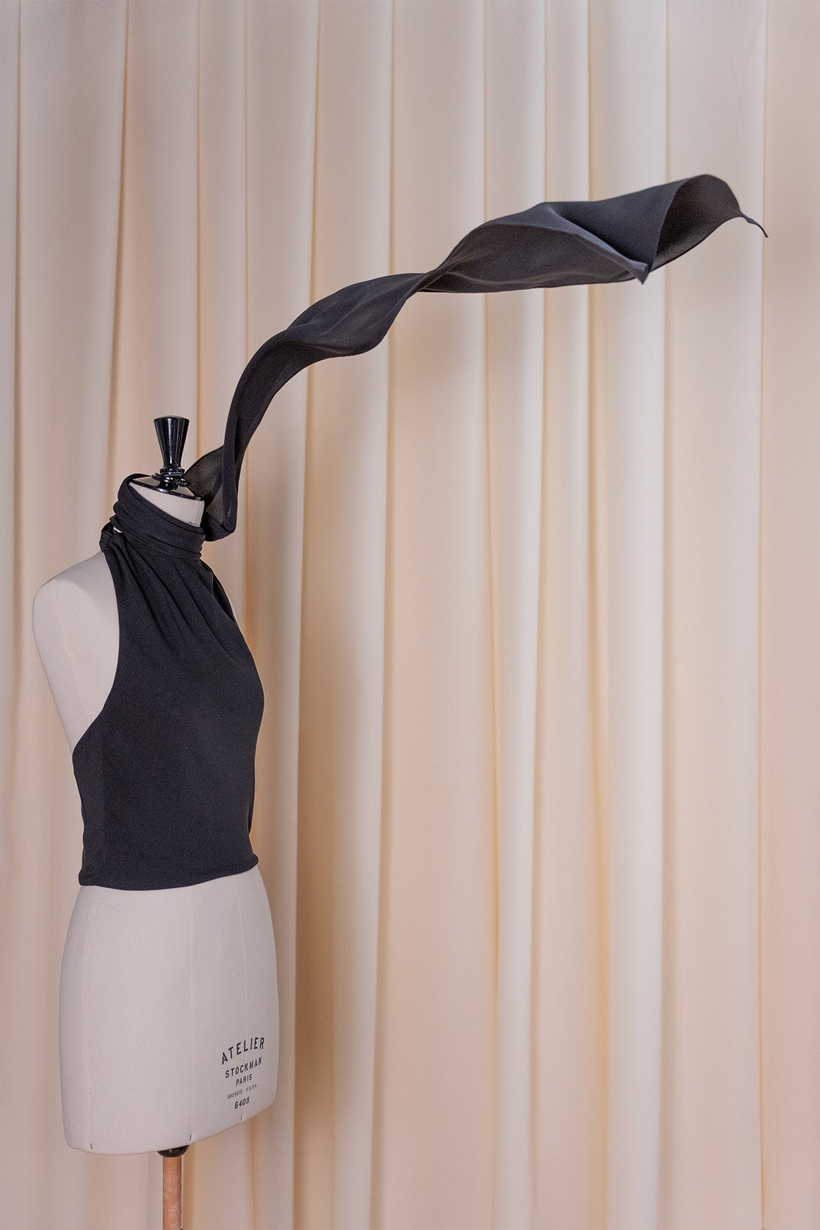 Noémie Dress in Silk Cady