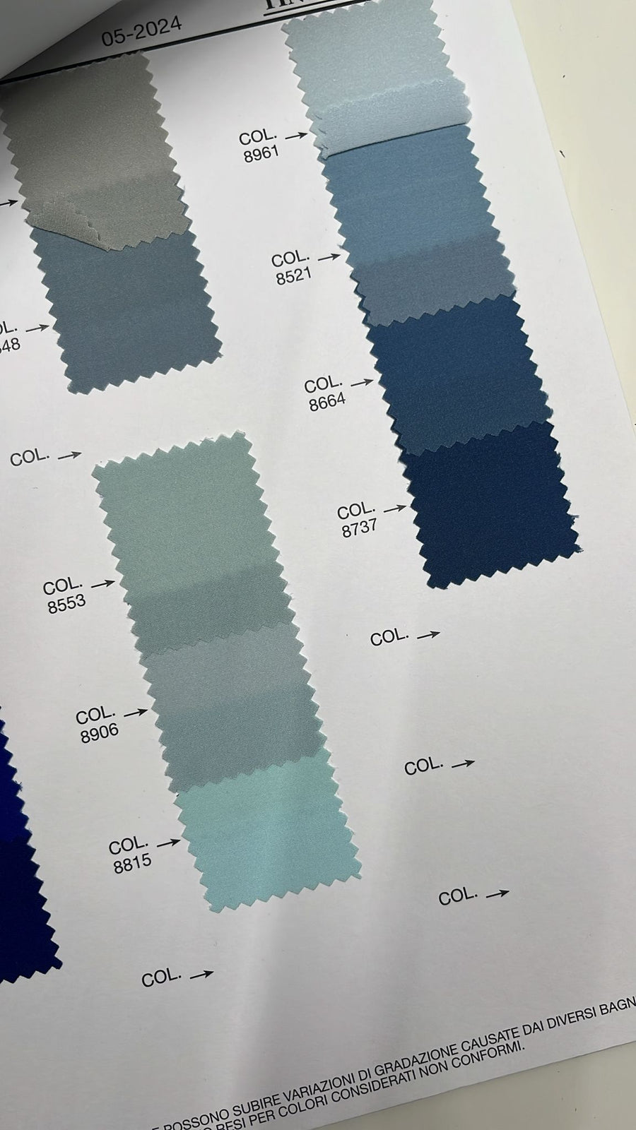 For the closest match to the Limited Edition cotton set, the Atelier recommends Colour No. 8521. We invite you to explore blue in other hues and can provide additional options upon request.